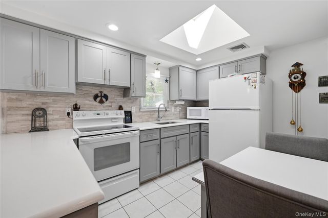 25 Valley Circle, Miller Place, NY 11764