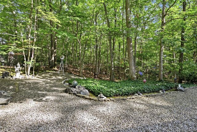 25 Valley Circle, Miller Place, NY 11764