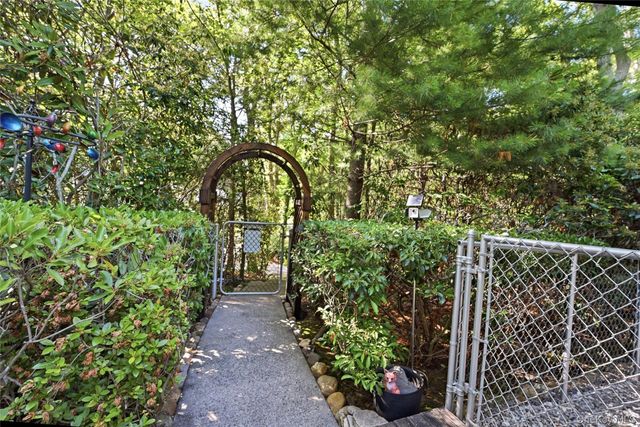 25 Valley Circle, Miller Place, NY 11764