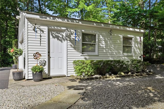 25 Valley Circle, Miller Place, NY 11764
