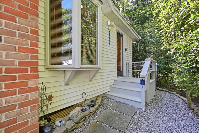 25 Valley Circle, Miller Place, NY 11764