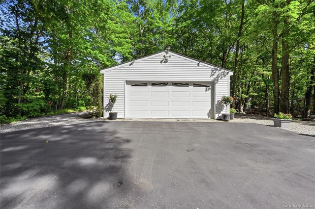 25 Valley Circle, Miller Place, NY 11764