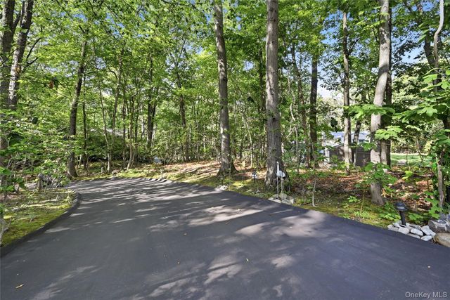 25 Valley Circle, Miller Place, NY 11764