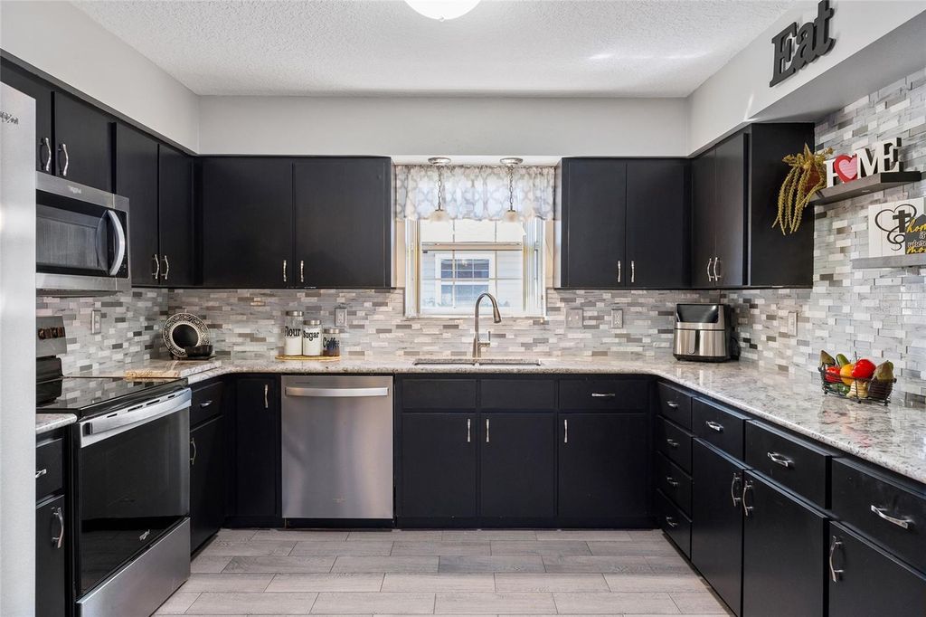 Image 19 of property listing at 1969 GOLDEN PALM CIRCLE, Tavares, FL 32778