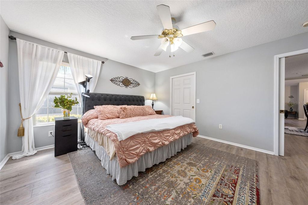 Image 27 of property listing at 1969 GOLDEN PALM CIRCLE, Tavares, FL 32778