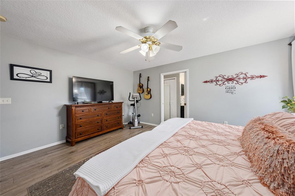 Image 29 of property listing at 1969 GOLDEN PALM CIRCLE, Tavares, FL 32778