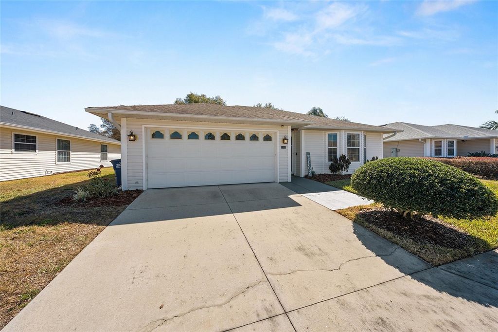 Image 54 of property listing at 1969 GOLDEN PALM CIRCLE, Tavares, FL 32778