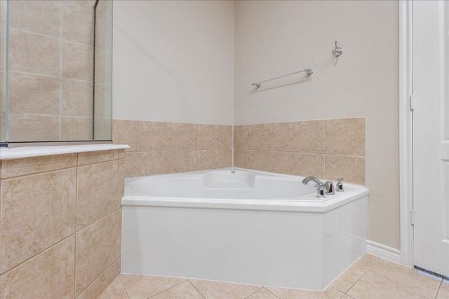 15765 Seabolt 41, Addison, TX 75001