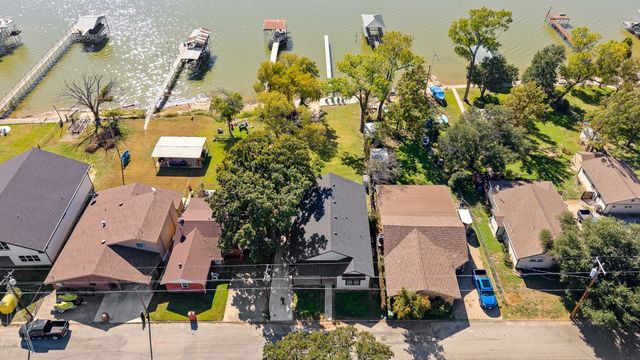 6811 Briar Road, Azle, TX 76020