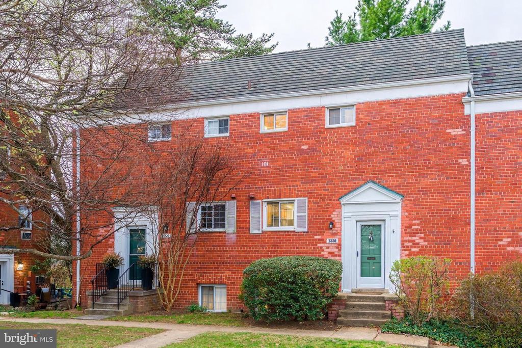 3228 WELLINGTON RD, Alexandria, VA 22302