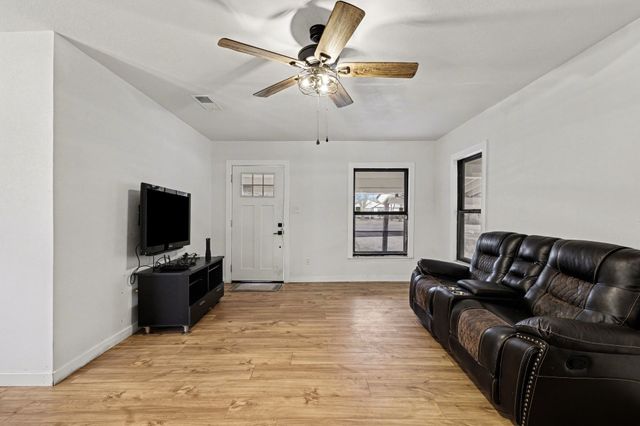 1113 Commerce Drive, Greenville, TX 75401