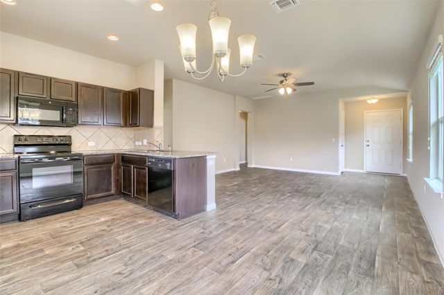 102 Sulphur River LOOP, Hutto, TX 78634