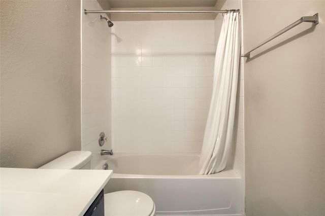 102 Sulphur River LOOP, Hutto, TX 78634