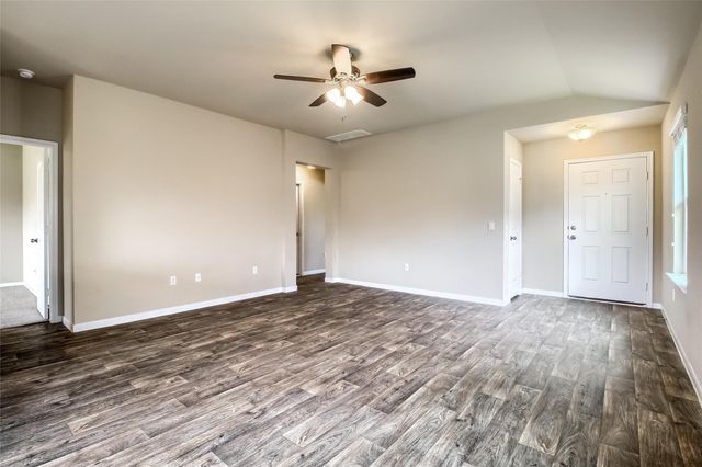 102 Sulphur River LOOP, Hutto, TX 78634