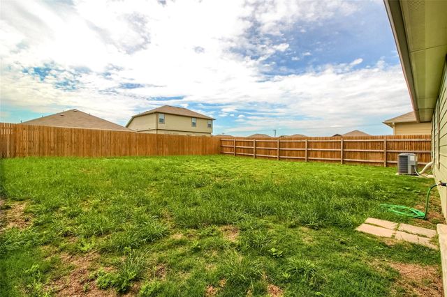 102 Sulphur River LOOP, Hutto, TX 78634