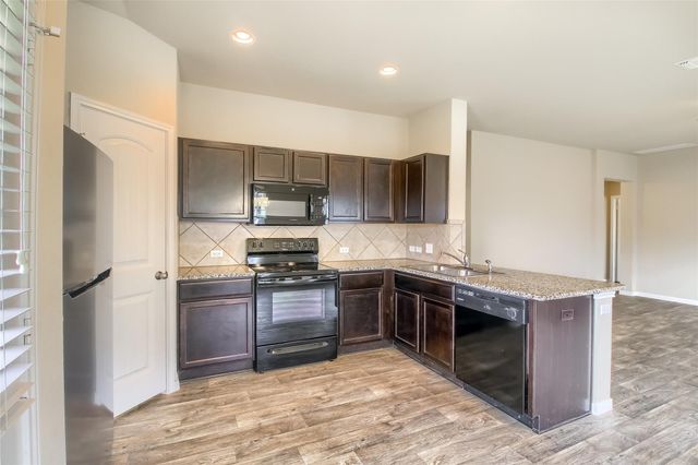 102 Sulphur River LOOP, Hutto, TX 78634