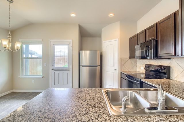 102 Sulphur River LOOP, Hutto, TX 78634