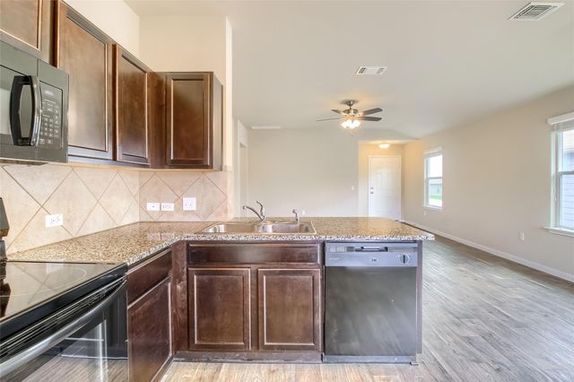 102 Sulphur River LOOP, Hutto, TX 78634