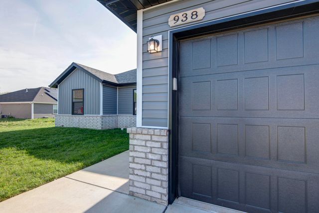 938 South Montpelier Court, Republic, MO 65738