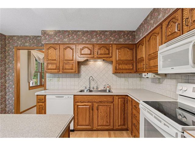 1705 Laurel Avenue, Hudson, WI 54016