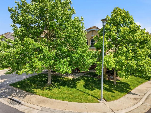 9707 Nature Trail Way, Elk Grove, CA 95757