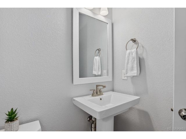 8823 S Quemoy Ct, Aurora, CO 80016