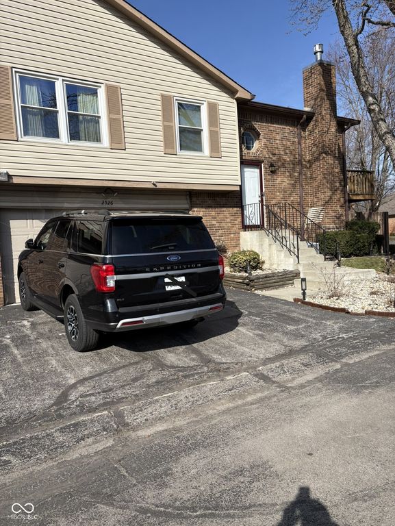 2526 N Willow Way, Indianapolis, IN 46268