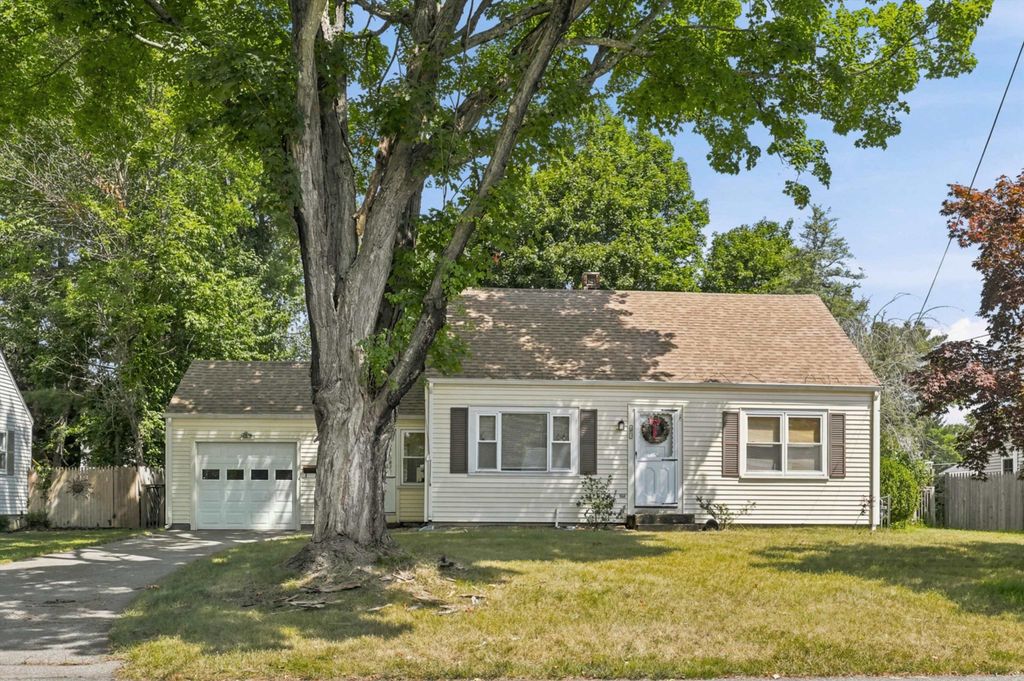 Image 2 of property listing at 13 Fairfield Drive, Hampton, NH 03842