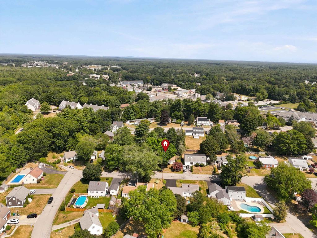 Image 12 of property listing at 13 Fairfield Drive, Hampton, NH 03842