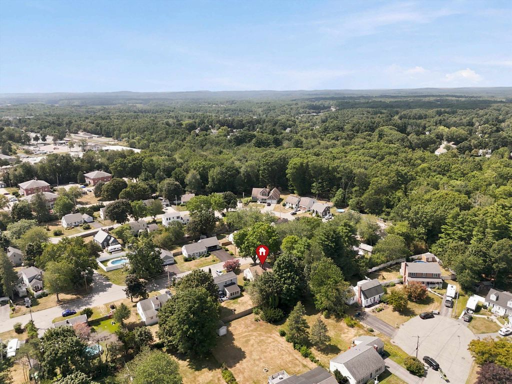 Image 16 of property listing at 13 Fairfield Drive, Hampton, NH 03842
