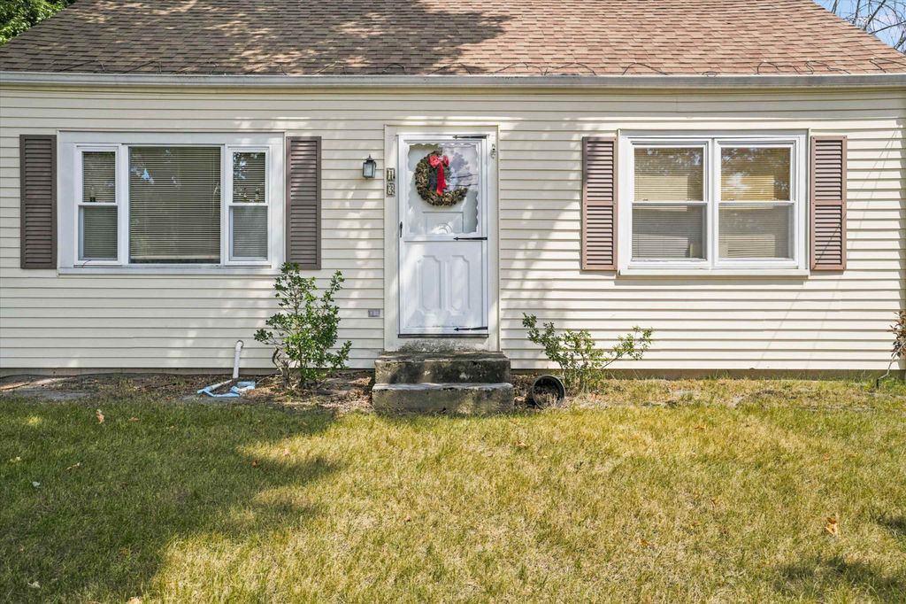 Image 3 of property listing at 13 Fairfield Drive, Hampton, NH 03842