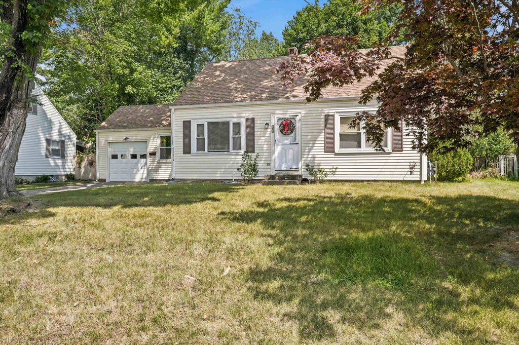 Image 4 of property listing at 13 Fairfield Drive, Hampton, NH 03842