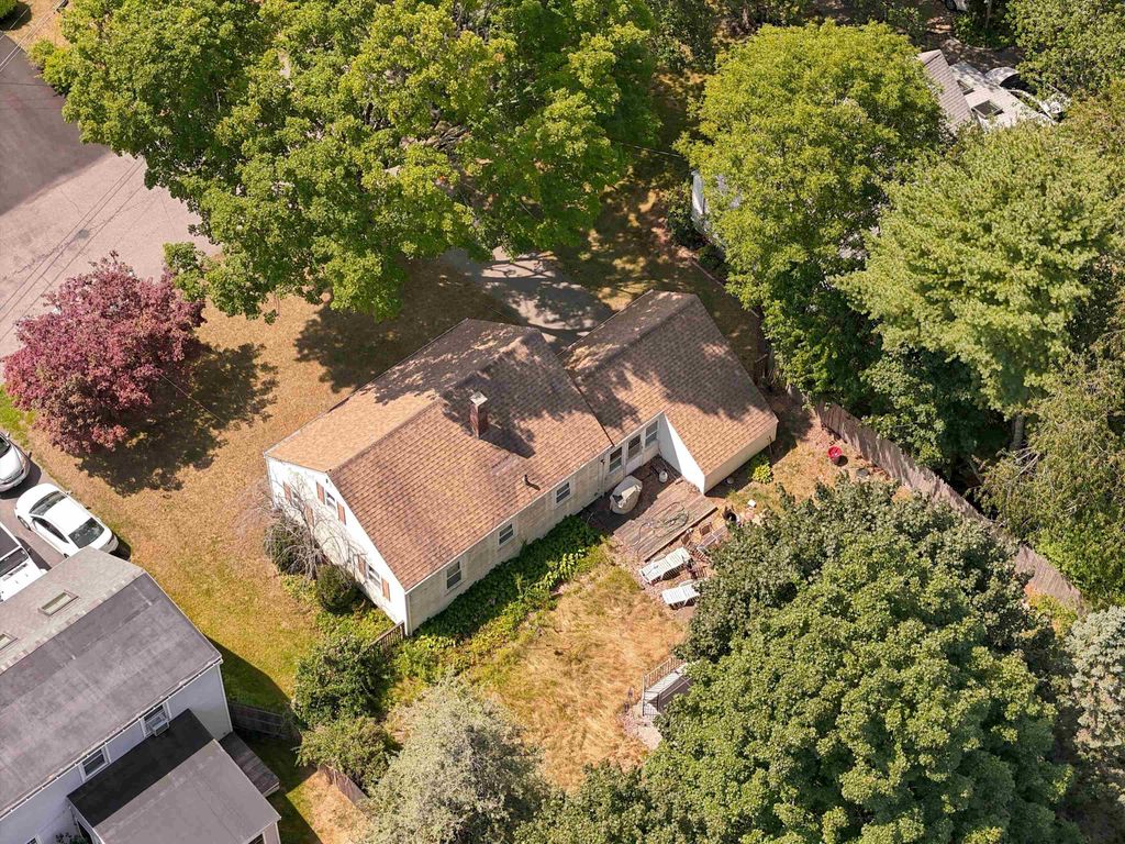 Image 5 of property listing at 13 Fairfield Drive, Hampton, NH 03842