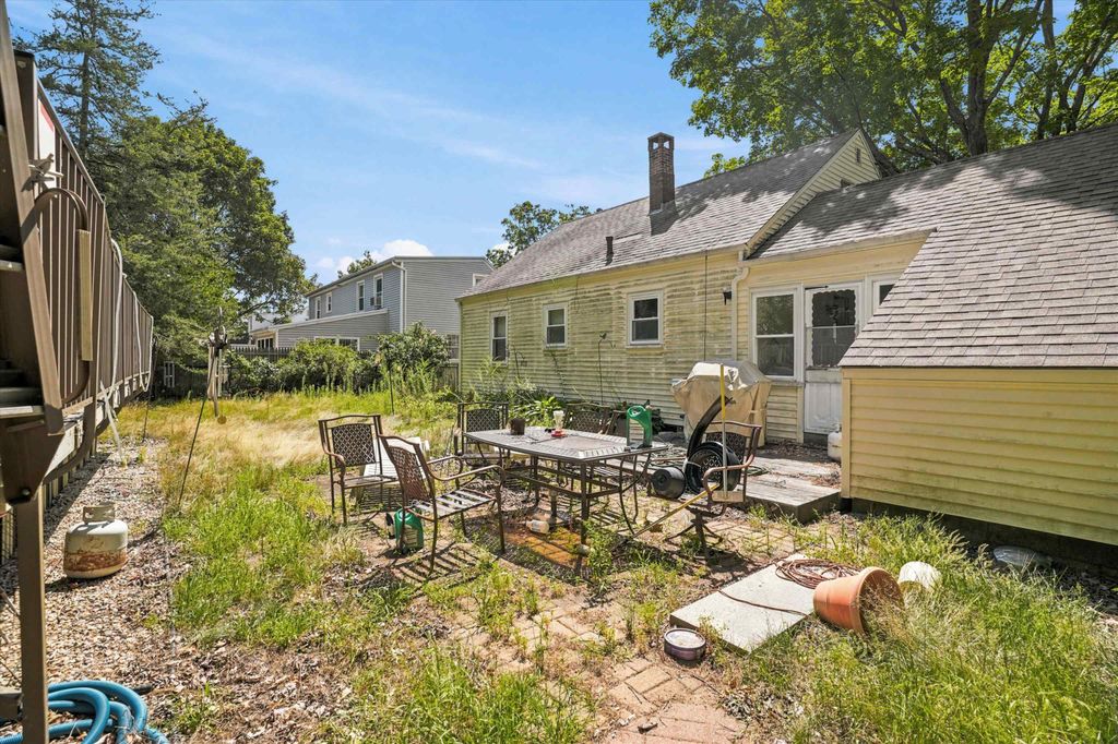 Image 7 of property listing at 13 Fairfield Drive, Hampton, NH 03842