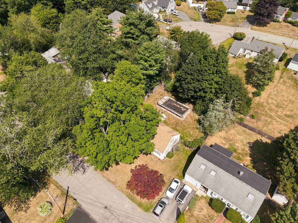 Image 10 of property listing at 13 Fairfield Drive, Hampton, NH 03842