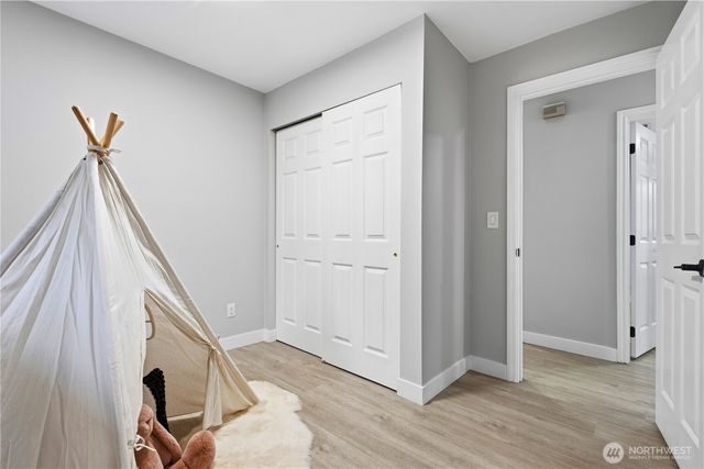 9808 S 252nd St, Kent, WA 98030