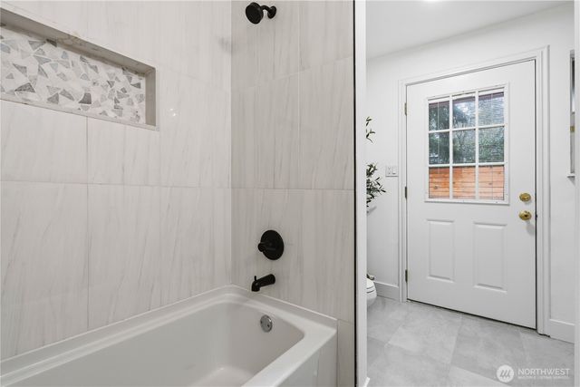 9808 S 252nd St, Kent, WA 98030