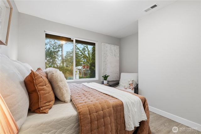 9808 S 252nd St, Kent, WA 98030