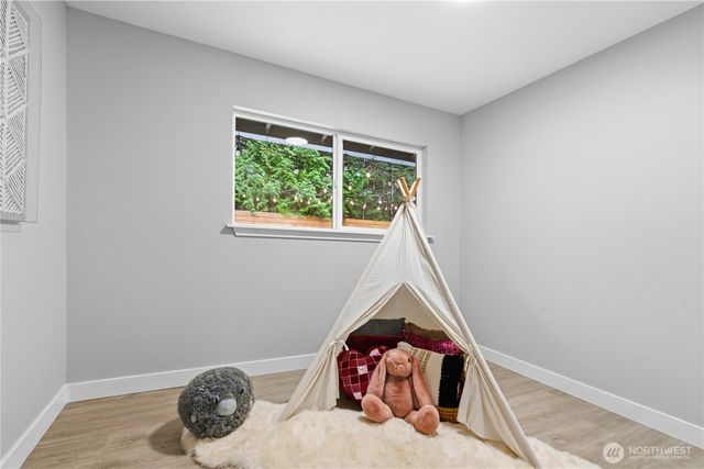 9808 S 252nd St, Kent, WA 98030