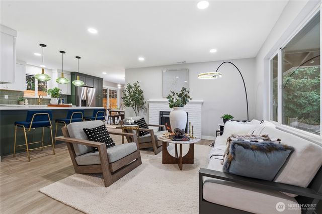 9808 S 252nd St, Kent, WA 98030