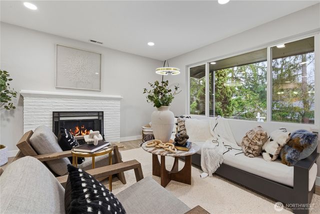 9808 S 252nd St, Kent, WA 98030