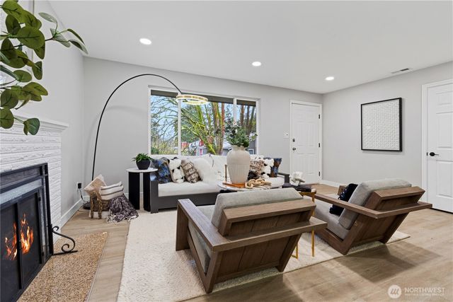 9808 S 252nd St, Kent, WA 98030