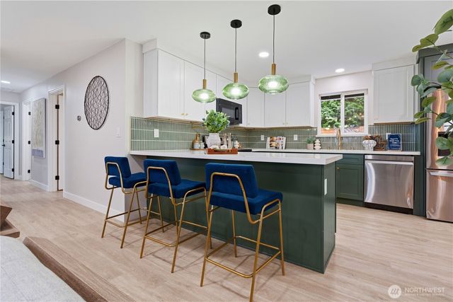 9808 S 252nd St, Kent, WA 98030