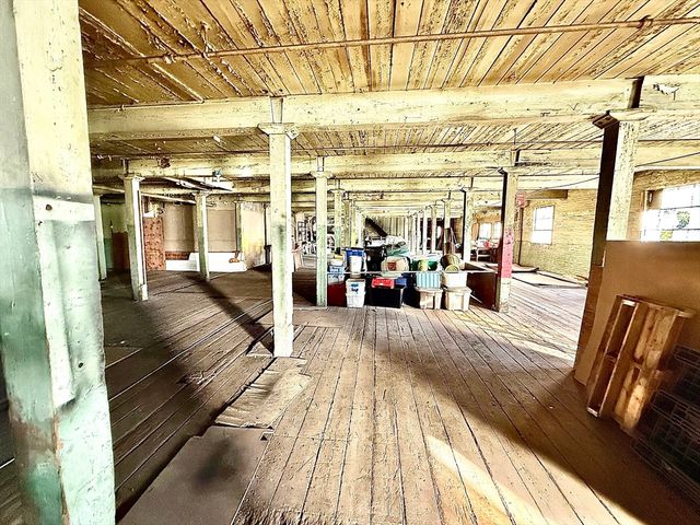 55 Mill St, Brookfield, MA 01506