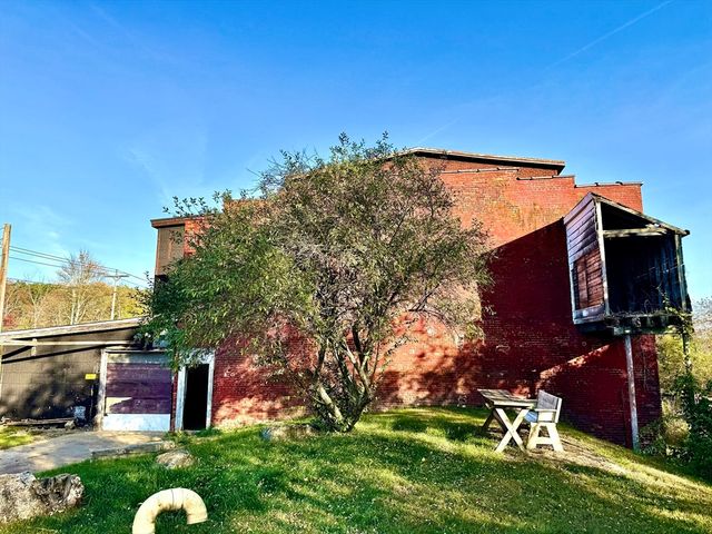 55 Mill St, Brookfield, MA 01506