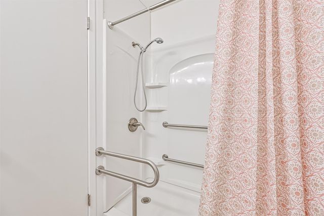 304 Avondale Lane, Friendswood, TX 77546