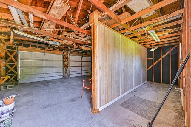 304 Avondale Lane, Friendswood, TX 77546