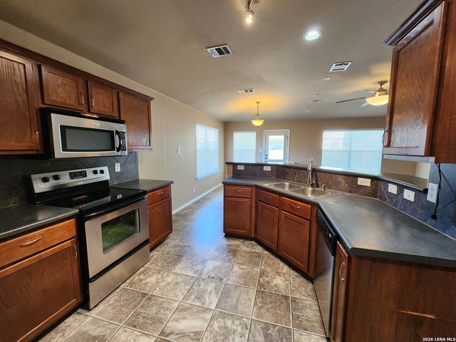 246 CRANE CREST DR, New Braunfels, TX 78130