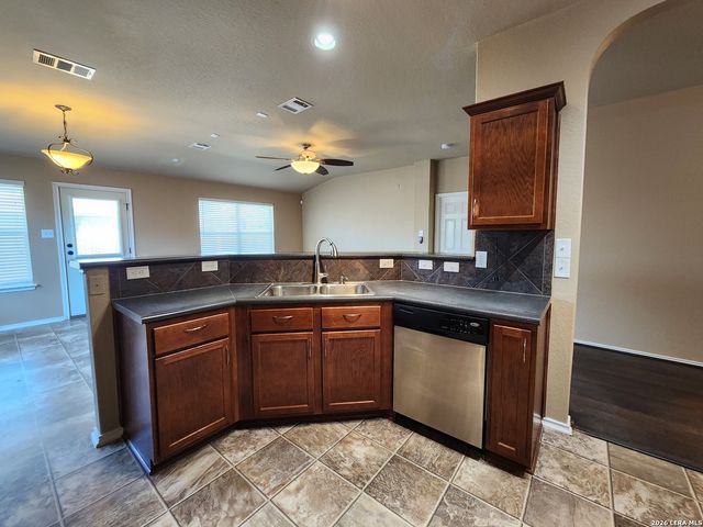 246 CRANE CREST DR, New Braunfels, TX 78130