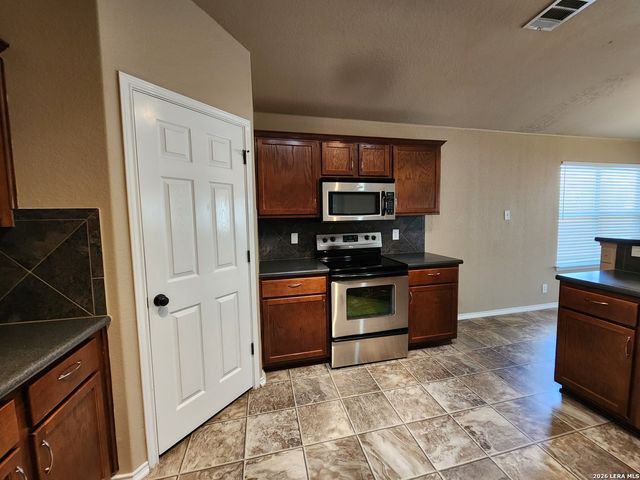 246 CRANE CREST DR, New Braunfels, TX 78130